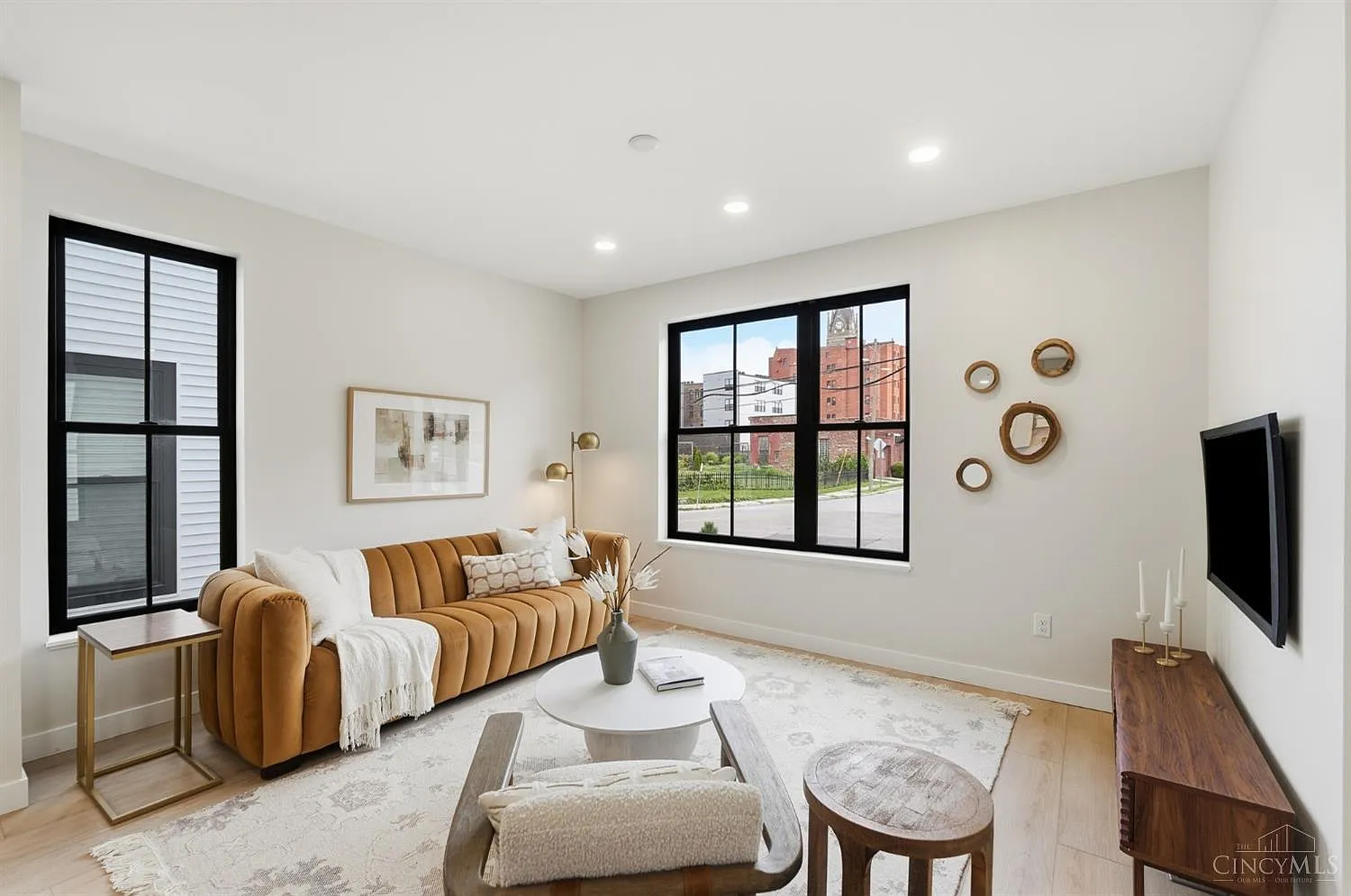 3 bed, 2.5 bath, 1930 sqft, $3,800 — Photo 4