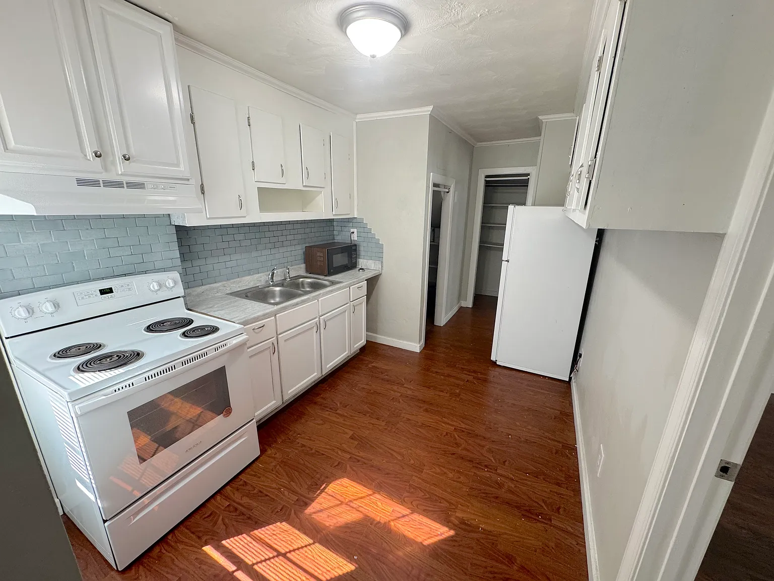 1 bed, 1.0 bath, 700 sqft, $1,200 — Photo 3