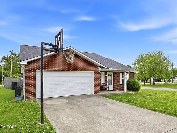 2nd image of 304 Teal Dr