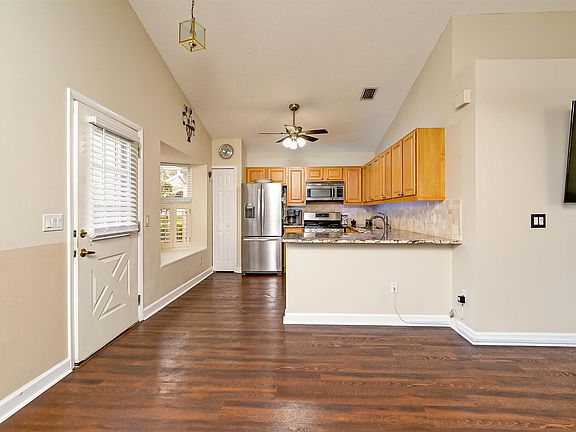 5th image of 1135 NW Lombardy Dr