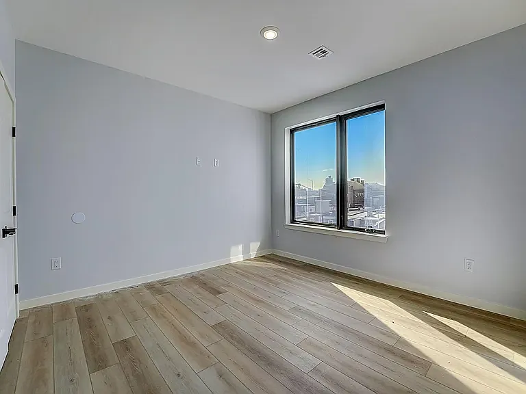 1 bed, $1,819 — Photo 4