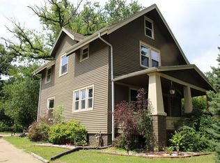 811 Oakland Rd NE, Cedar Rapids, IA 52402