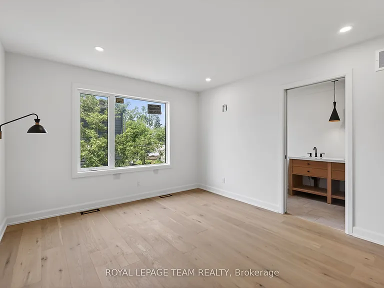 608 Tweedsmuir Ave #A — Photo 26