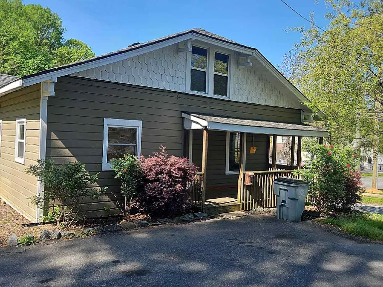 390 Harper Ave NW — Photo 2