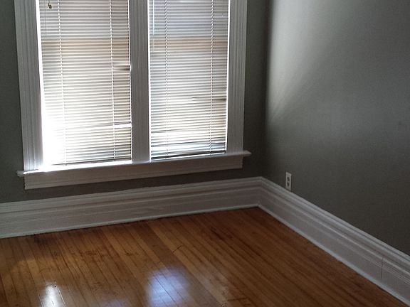 3rd image of 135 W Irvington Pl