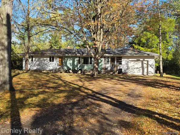 6732 Marlette St, Marlette, MI 48453