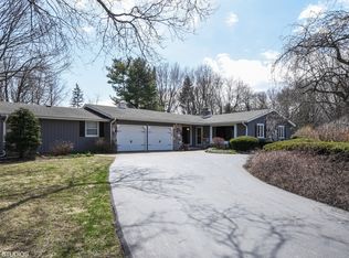 12 Falkirk Rd, Hawthorn Woods, IL 60047