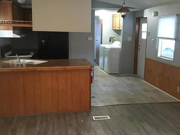 4th image of 75 Troxel St