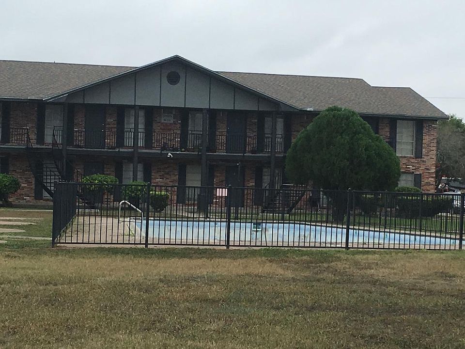 Colonial Apartments