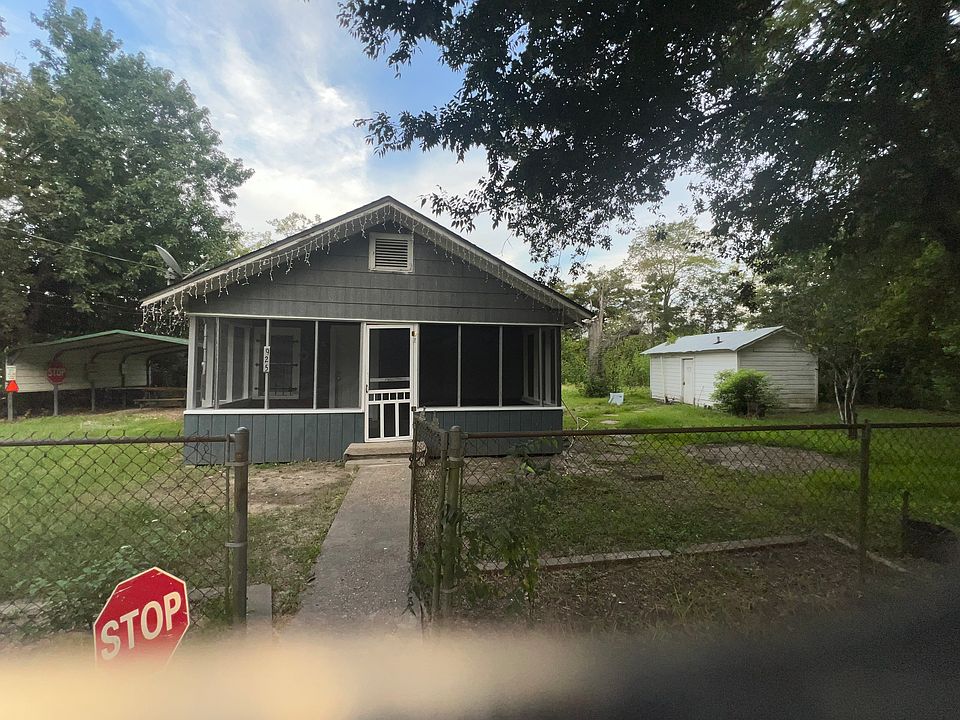 1st image of 925 Bancroft Ave