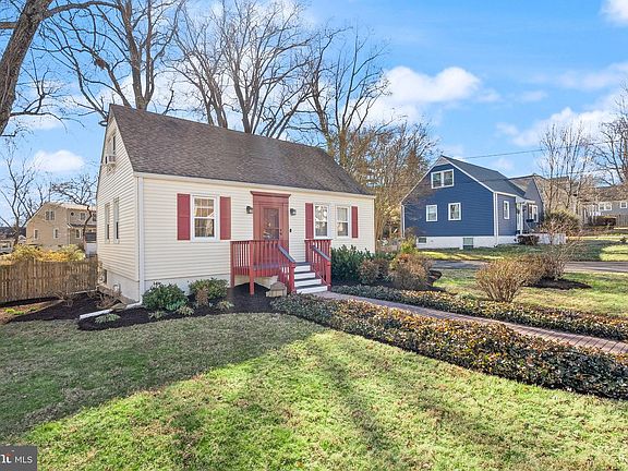 5th image of 4027 Maple St