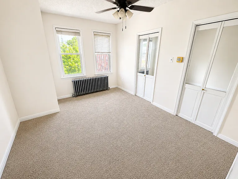 2516 E Oakdale St — Photo 5