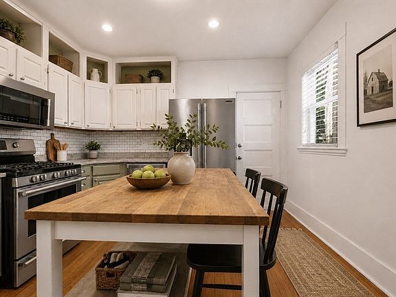 4th image of 124 Melville Ave #1