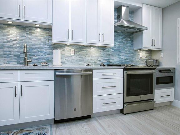 3rd image of 200 Periwinkle Way Unit 114
