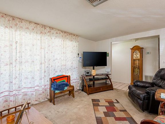 4th image of 3008 Bloomingdale Ave