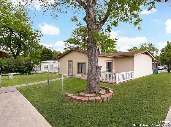 4th image of 355 Storeywood Dr