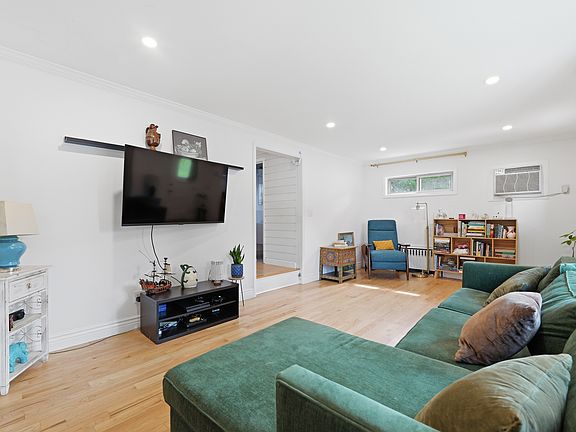 5th image of 106 Hillcrest Ave