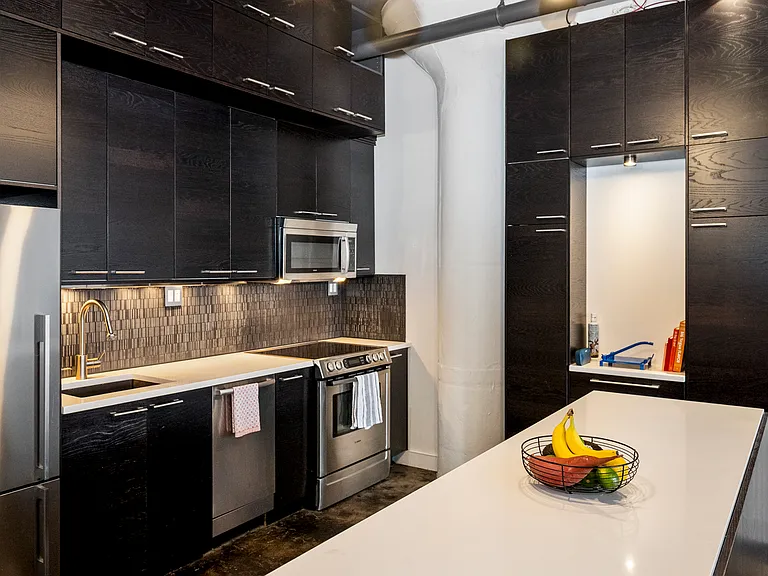 1314 NW Irving St #612 — Photo 8