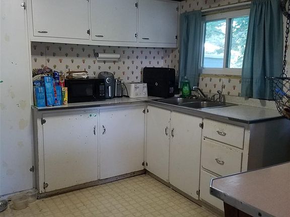 3rd image of 2 Cottage St