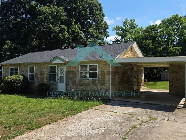 312 Walter Chambers St — Photo 2