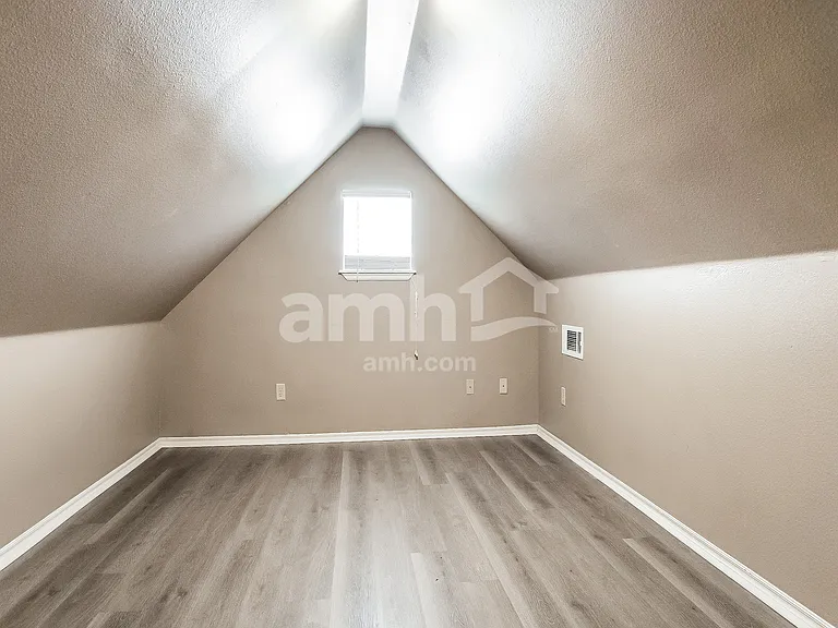5104 N 34th St — Photo 16