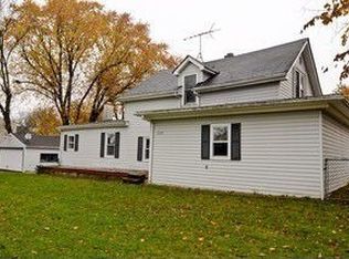 1028 N Hickory Ter, Round Lake Beach, IL 60073