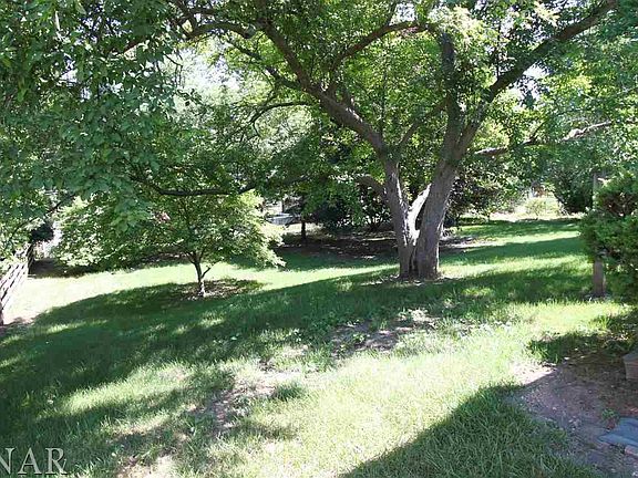 3rd image of 804 Smith Dr