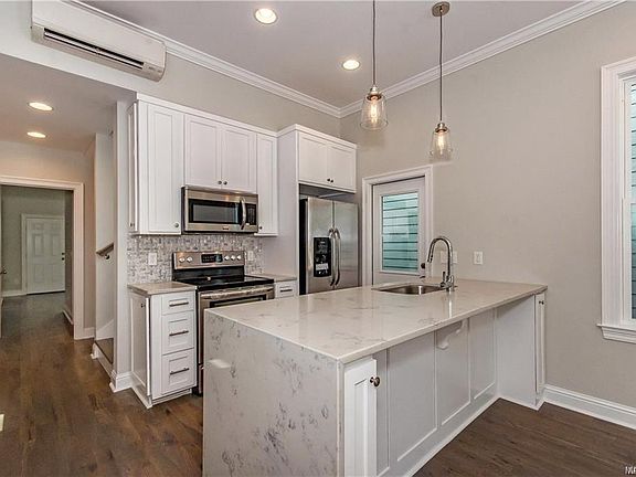 5th image of 164 Chapel Hill St