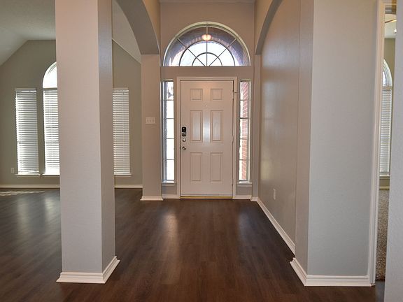 2nd image of 621 Magnolia Trl