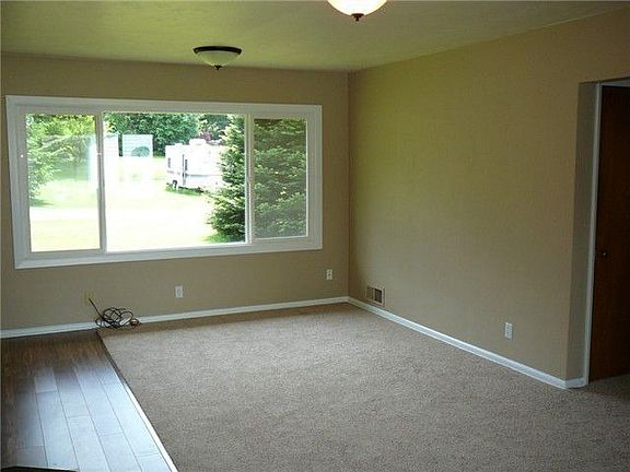 2nd image of 2411 Lakehurst Dr