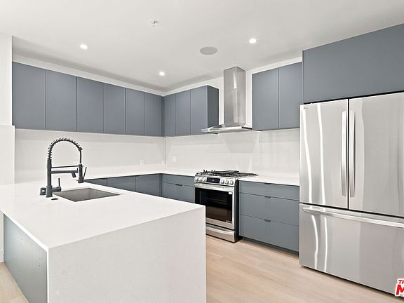 4th image of 1159 N Formosa Ave #4