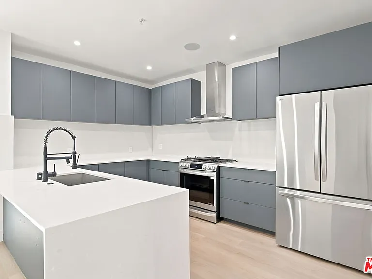 1159 N Formosa Ave #4 — Photo 4