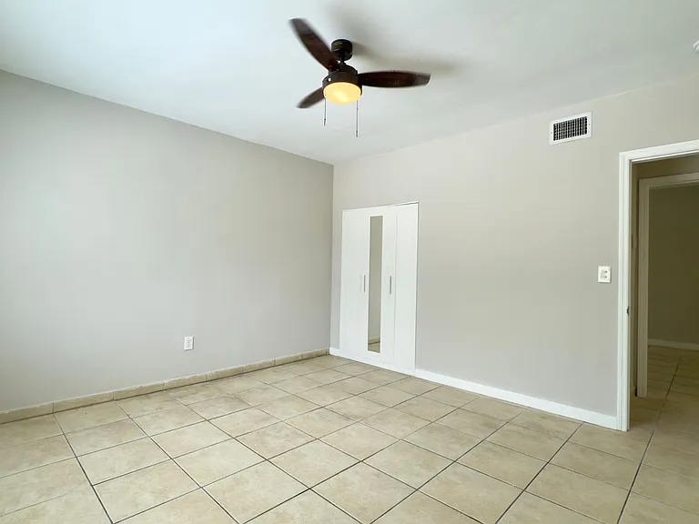 534 SW 6th Ct — Photo 7