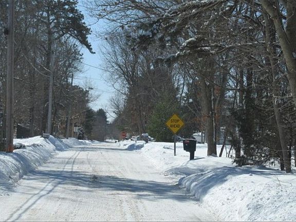4th image of 73 Helme Ave