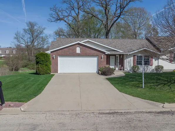 741 S Parkcrest Dr, Freeport, IL 61032