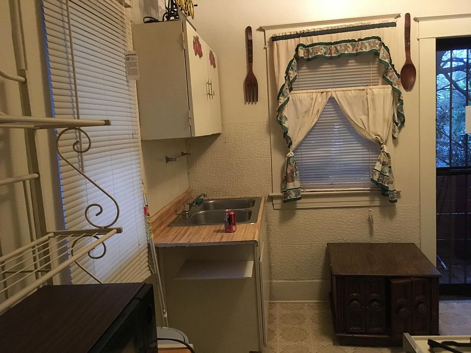 2nd image of 815 S 37th St #2