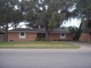 614 W 4th St, Sinton, TX 78387