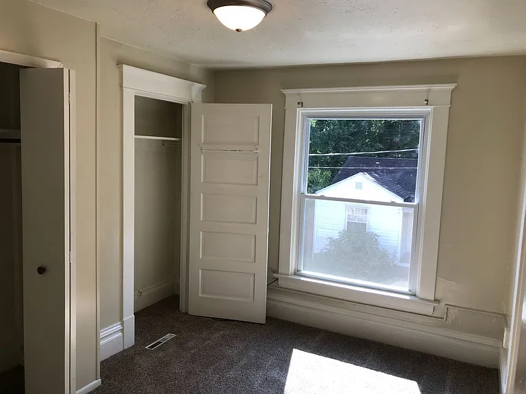 208 E Walnut St — Photo 16