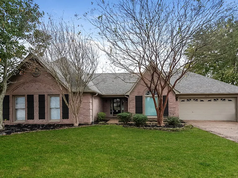 8679 Old Post Rd — Photo 1