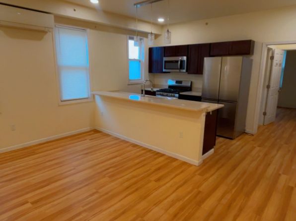 171 Schiller St #102