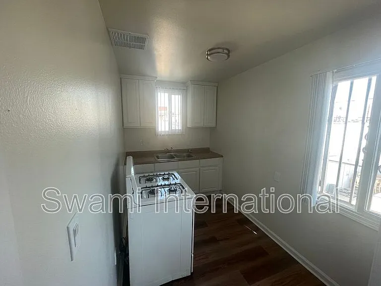 9449 S Normandie Ave #2 — Photo 4