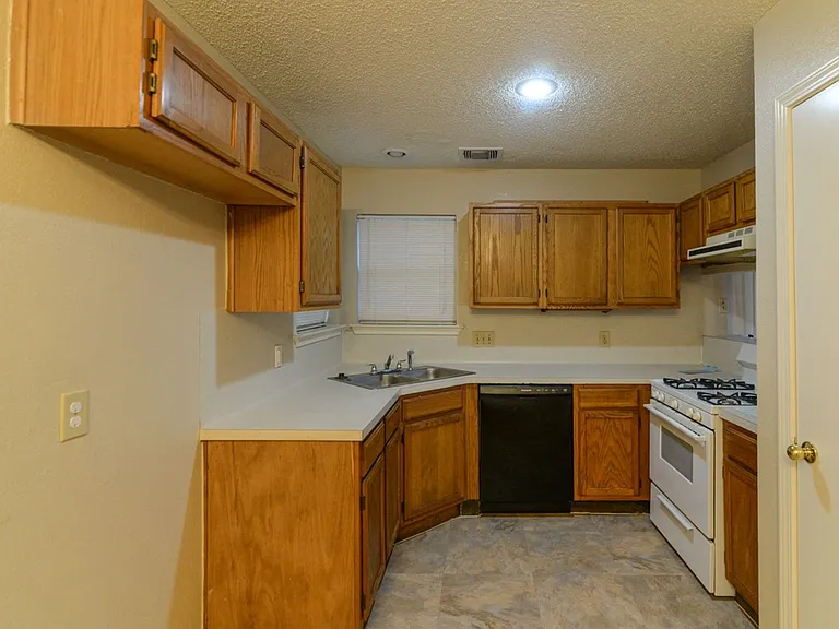 11815 Sunrise Dr — Photo 10
