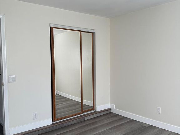 5th image of 3825.5 Menlo Ave