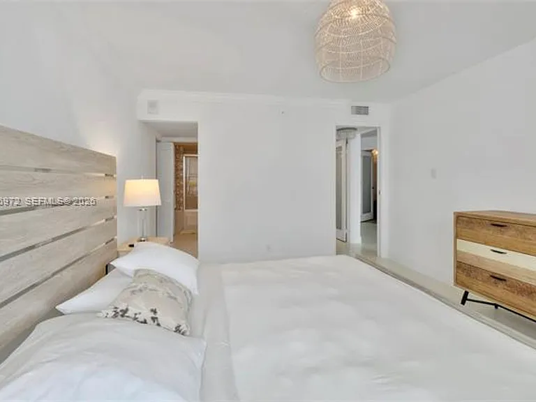 2401 Collins Ave #1805 — Photo 4