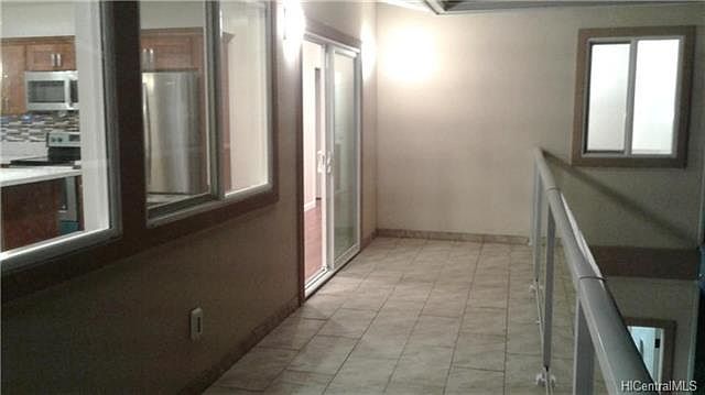 Outdoor balcony lanai to lounge outside & enjoy the city views