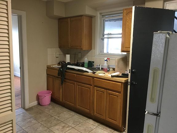 2nd image of 181 Lincoln Pl #2