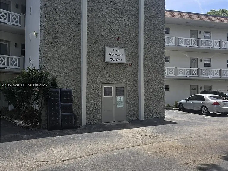 5151 W Oakland Park Blvd #303 — Photo 1