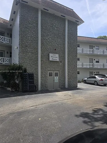 5151 W Oakland Park Blvd #303 Photo 1