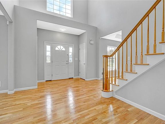 3rd image of 42 Hannah Ln