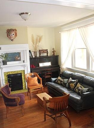 4th image of 209 W 15th St